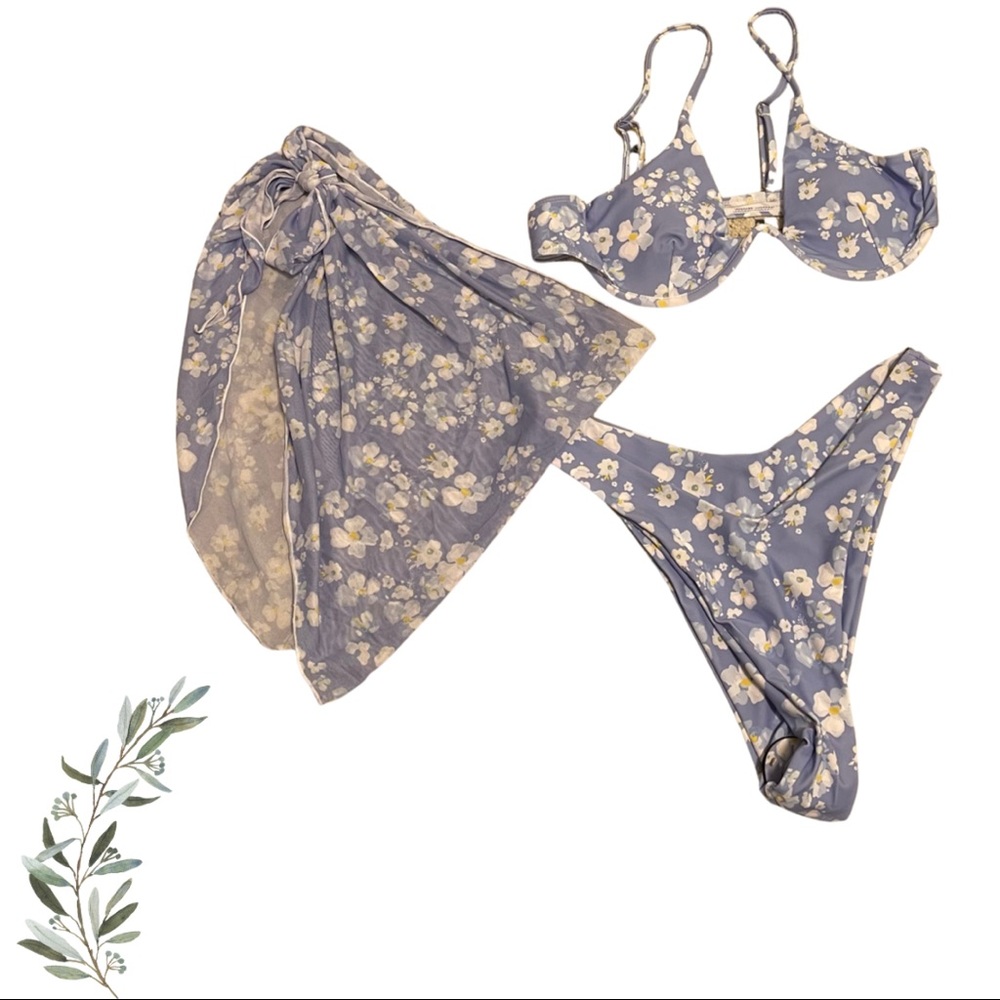 SHEIN Purple and White Floral Bikini Set Size Medium NEW WITH LINER